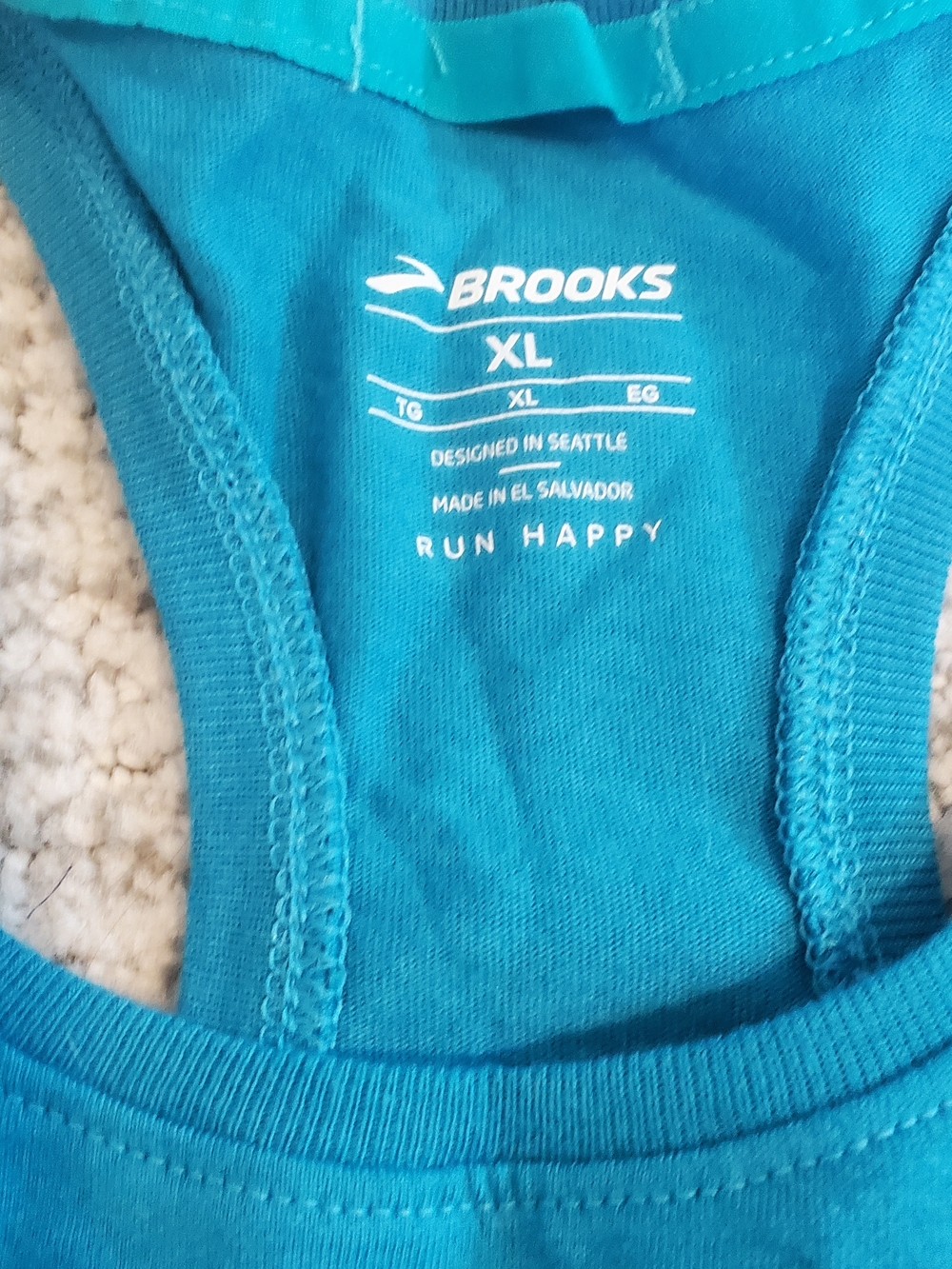 Brooks Distance Tank Racerback Tank with 'Chasing Dreams' Graphic Size XL - Picture 3 of 4